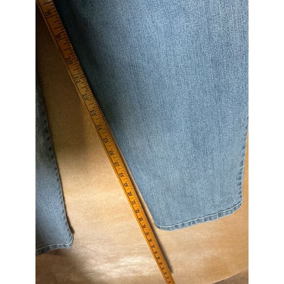 Gloria Vanderbilt Amanda Jeans Women's 18W Short Light Wash Denim Straight Leg - Picture 6 of 8